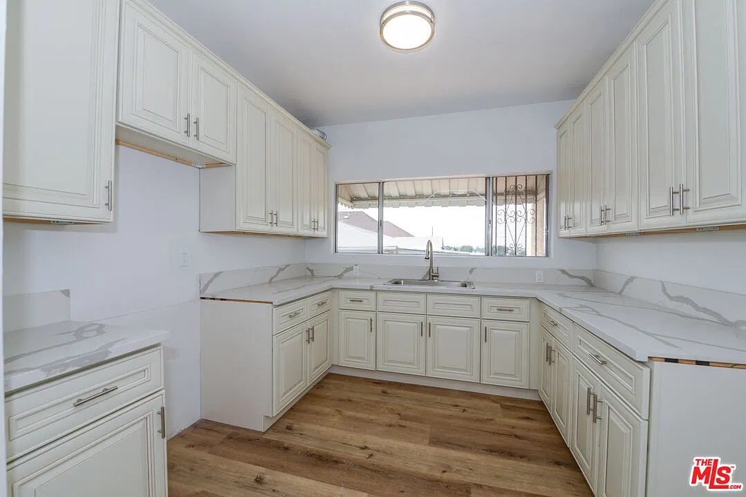 3 bed, 2.0 bath, 1550 sqft, $2,888 — Photo 3