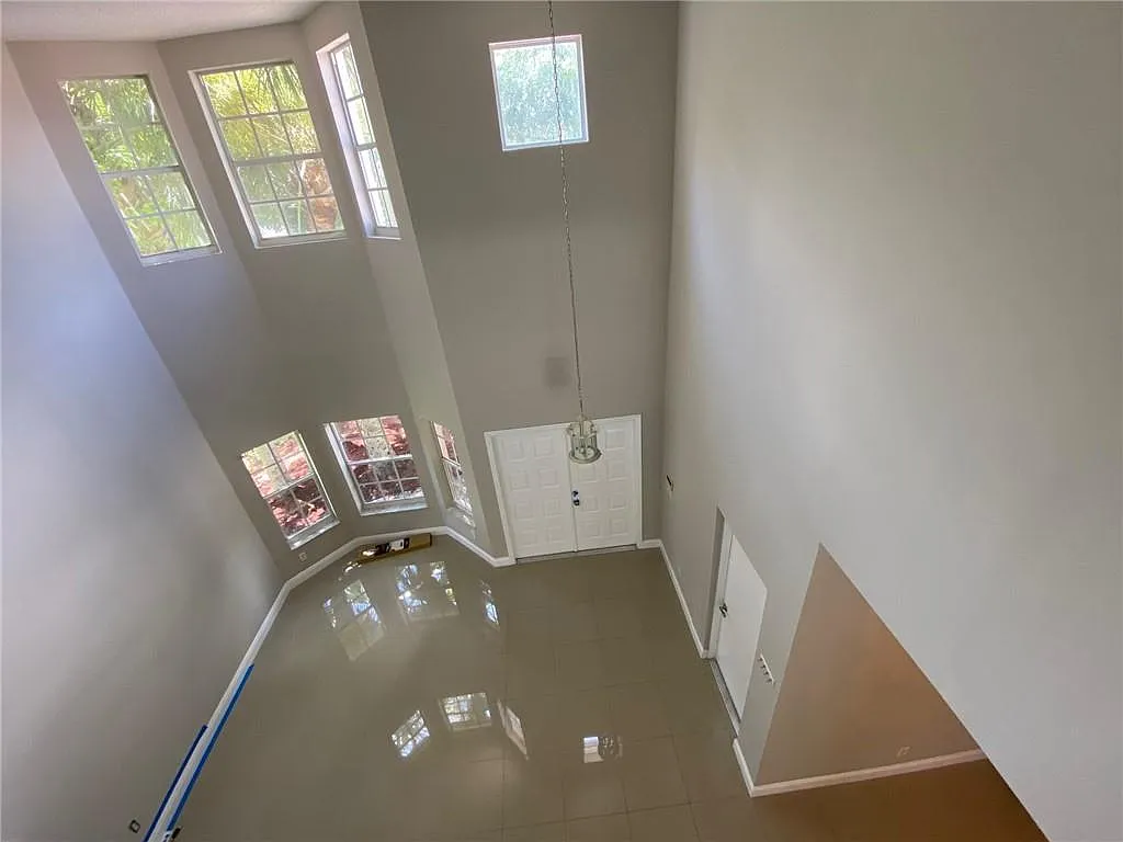 4 bed, 2.5 bath, 2800 sqft, $3,900 — Photo 4