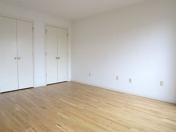 3rd image of 1160 Putnam Ave APT 3