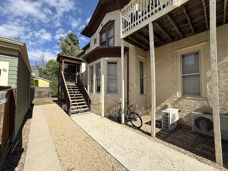 Studio, 1.0 bath, 500 sqft, $795 — Photo 2