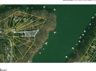 105 Point Dr, Townville, SC 29689
