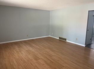 3128 Cumberland Dr APT 1, Springfield, IL 62704