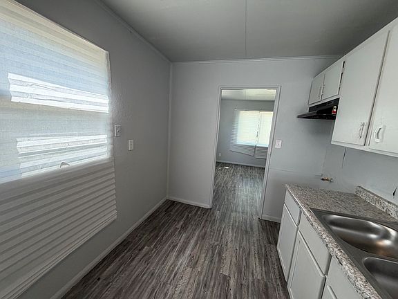 3rd image of 1011 Giddings St