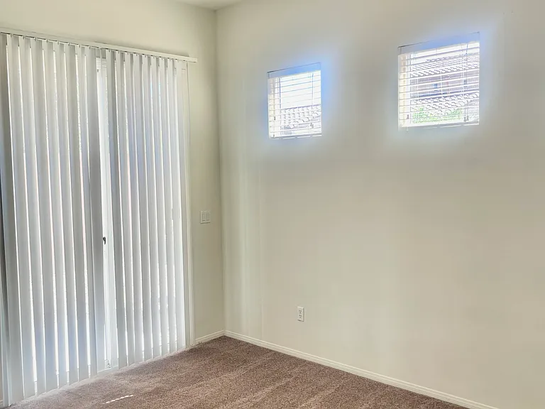 6550 Ditmars St — Photo 32