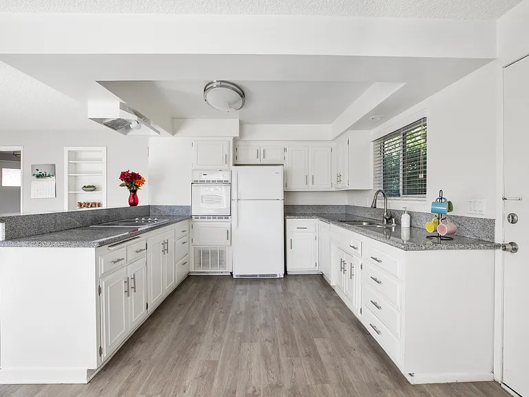 Huntington Villas — Photo 19