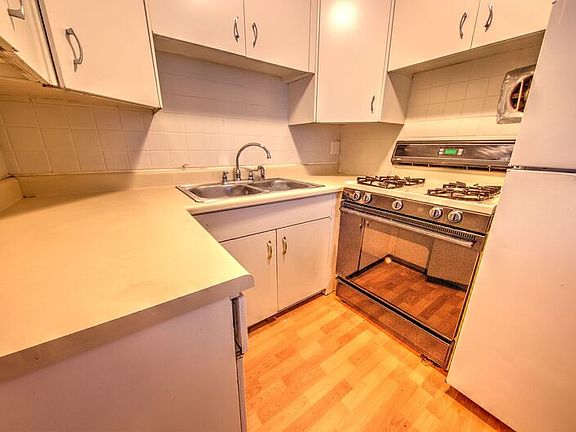 2nd image of 3510 Russell Blvd APT 8
