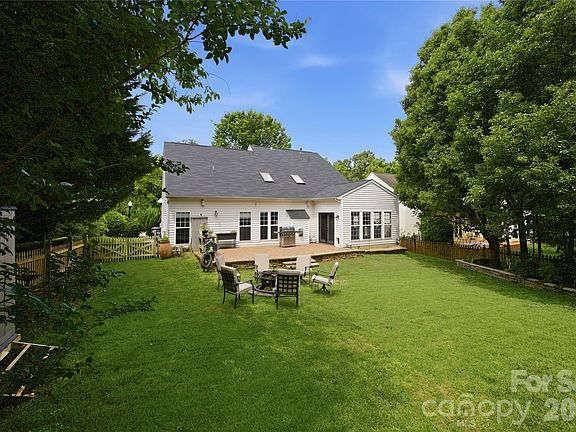 4th image of 10010 Spring Park Dr