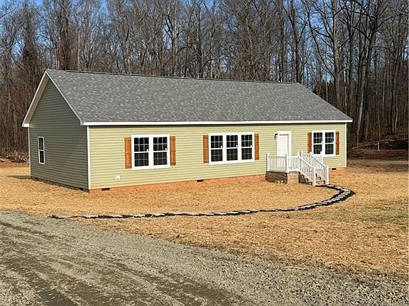 2nd image of 1824 N Oak Ridge Church Rd