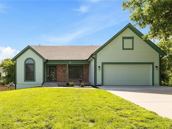 5117 Anderson St, Shawnee, KS 66226