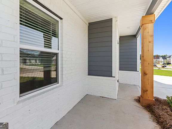 3rd image of 36 Faulkner Cir
