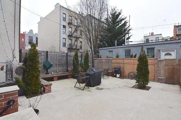 Rented by Douglas Elliman | media 21