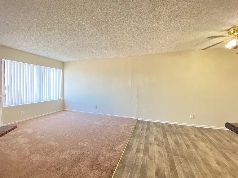Independence Court Apartments — Photo 42