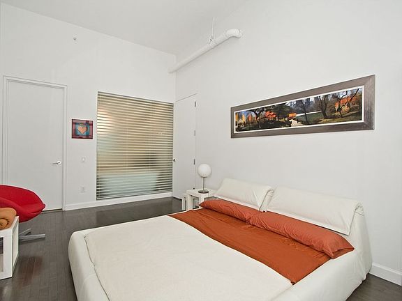 4th image of 2728 Thomson Ave Unit 817