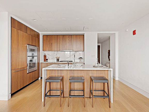 4th image of 242 Broome St APT 14D