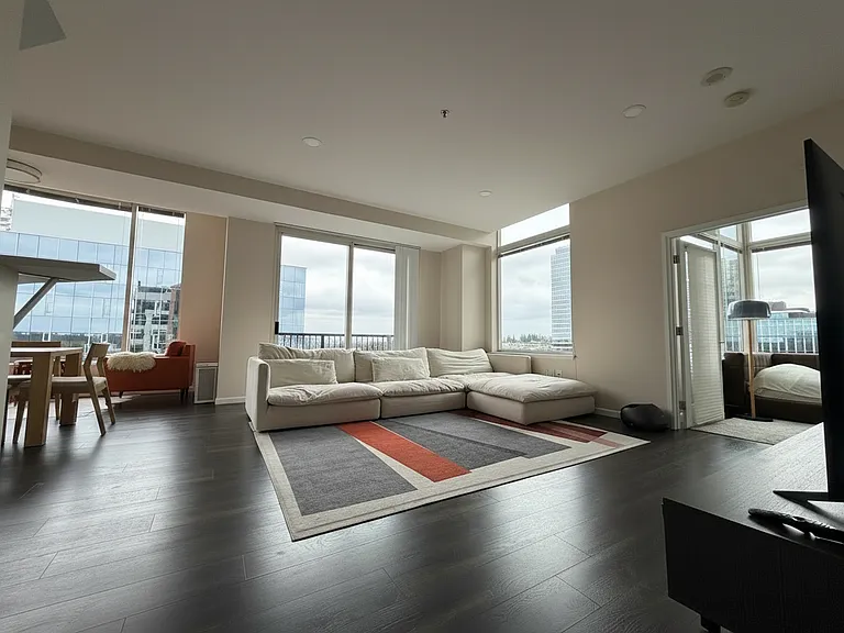177 107th Ave NE #2207 — Photo 2