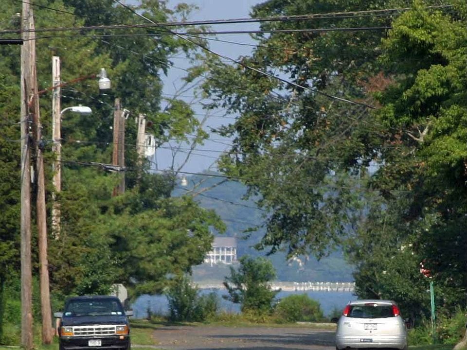 1st image of 318 6th St