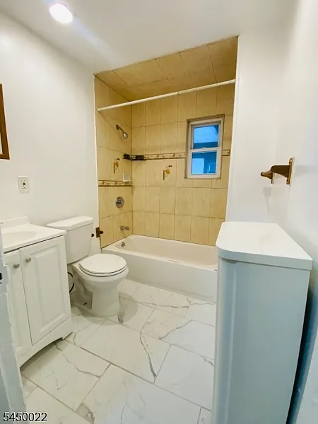 3 bed, 1.0 bath, $2,400 — Photo 3