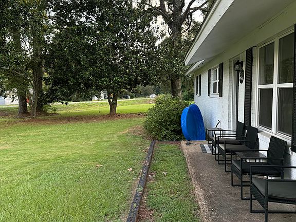 3rd image of 4691 Military Rd