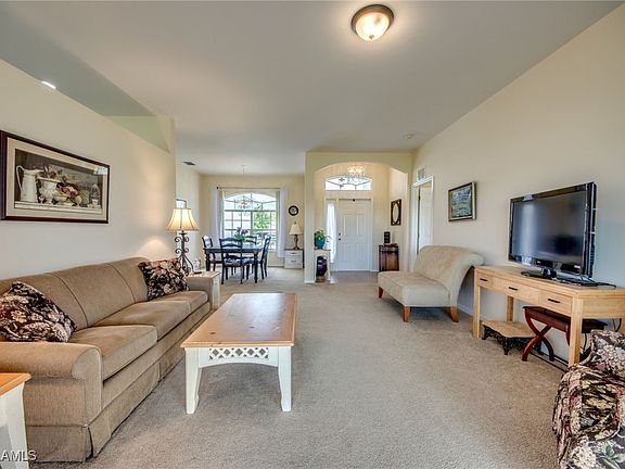 3rd image of 1313 NE 6th Pl