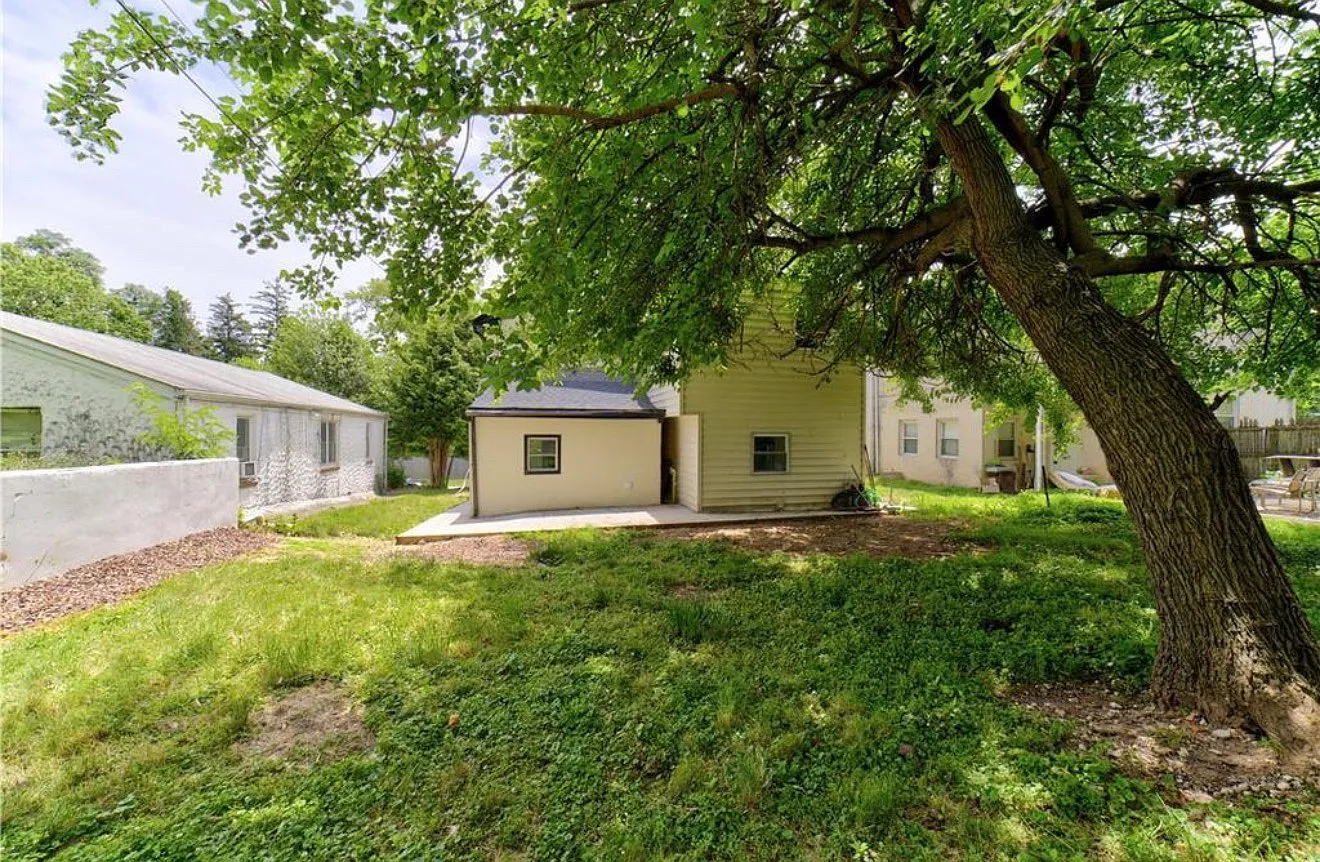 3 bed, 1021 sqft, $2,400 — Photo 1