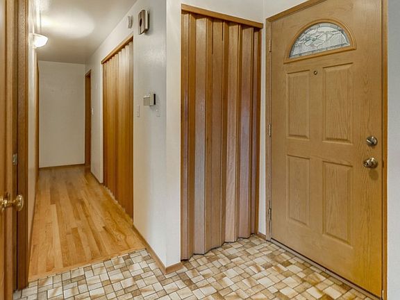 3rd image of 11004 Circle Dr