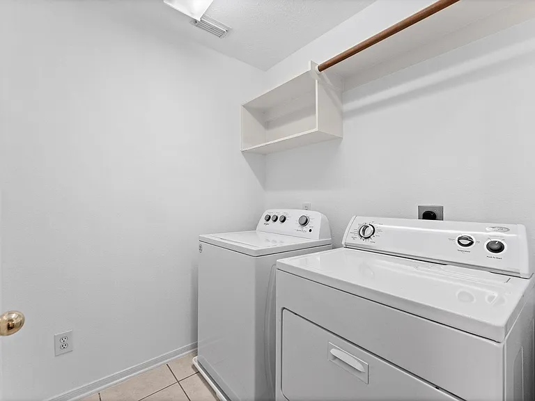 39 E Burberry Cir — Photo 35