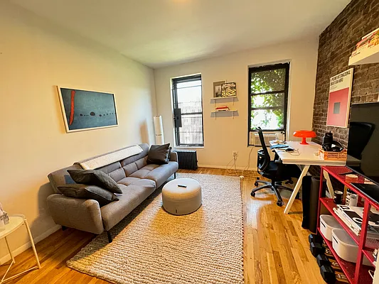 Rented by KNOCKKNOCK LLC | media 20