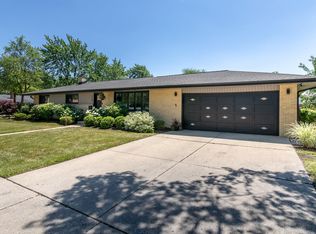 229 E Kathleen Dr, Park Ridge, IL 60068