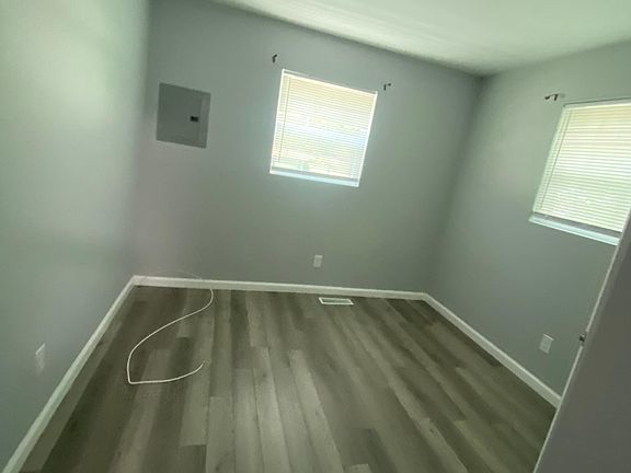 4th image of 1320 E Commerce Ave