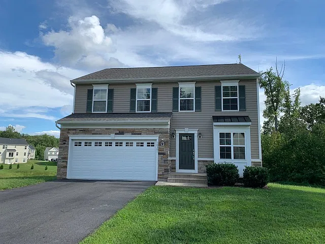 4 bed, 2600 sqft, $2,850 — Photo 1