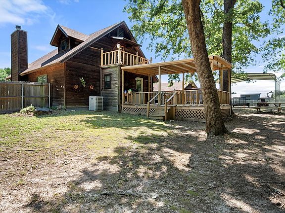 3rd image of 377 Southern Oaks Dr