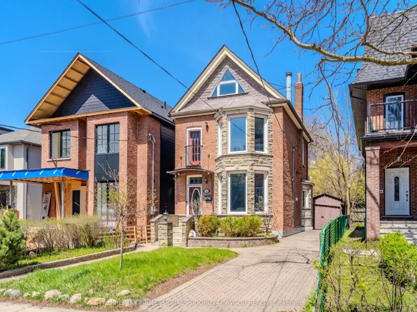 30 Boustead Ave, Toronto, ON M6R 1Y9