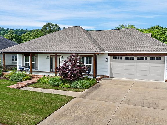 2nd image of 808 Lindsey Ln