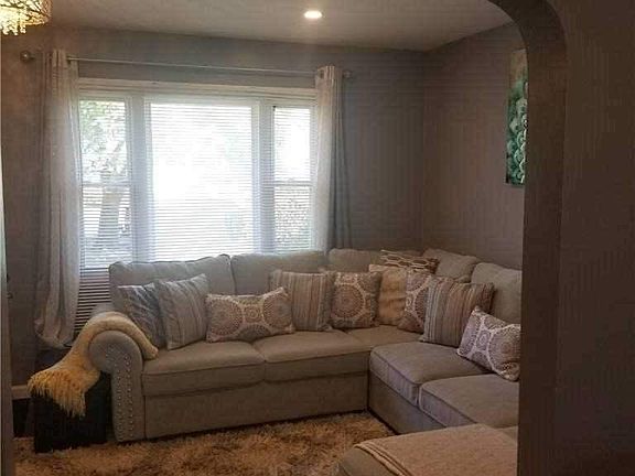 4th image of 129 Emily Ave