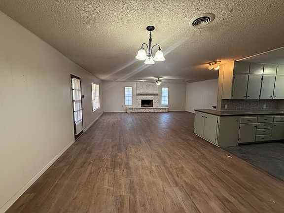 3rd image of 4425 Conley Ave