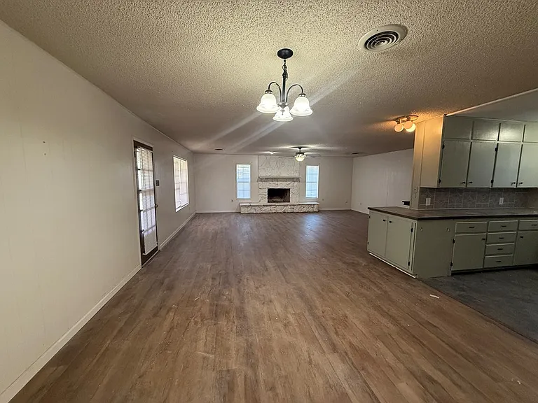 4425 Conley Ave — Photo 3
