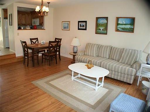 5th image of 525 White Cliff Dr