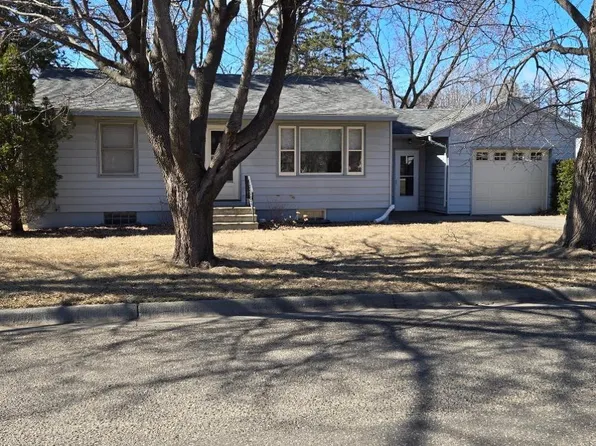 204 S Clayborn Ave, Parkers Prairie, MN 56361