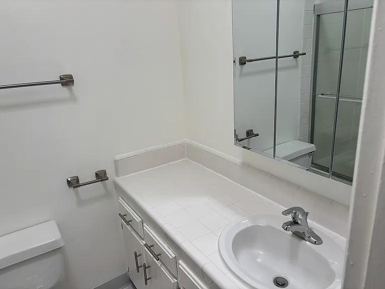 1428 Kelton Ave #301 — Photo 11