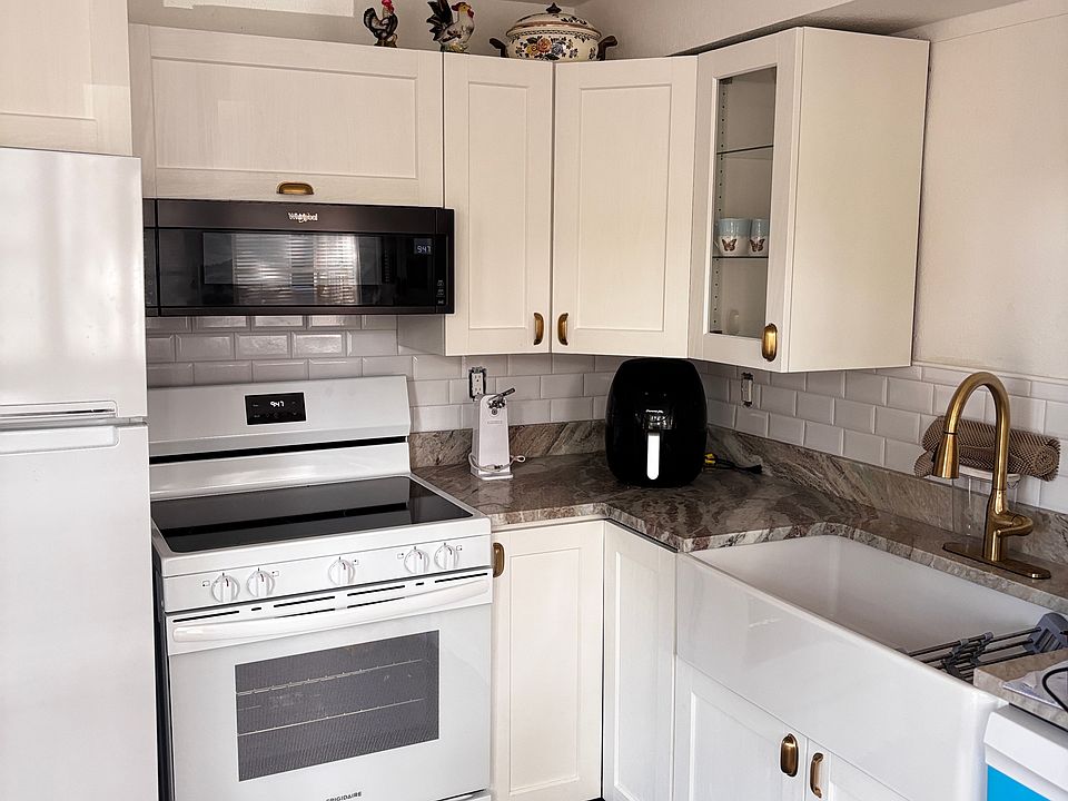 2nd image of 109 W Stanley St