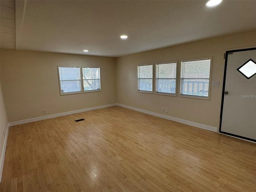 2 bed, 1.5 bath, 960 sqft, $1,500 — Photo 2