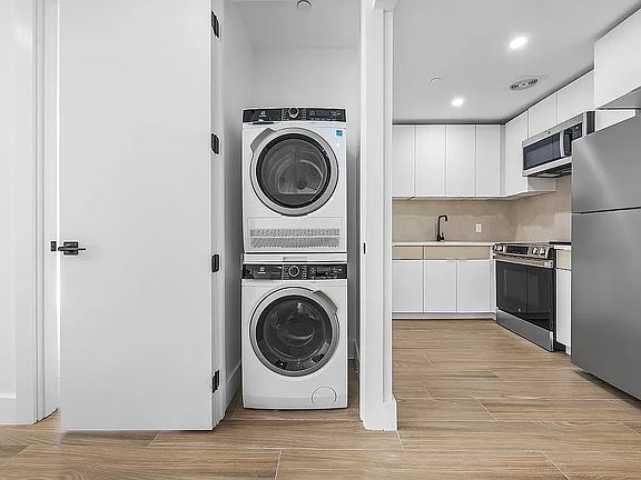 3rd image of 173 Rochester Ave #4D