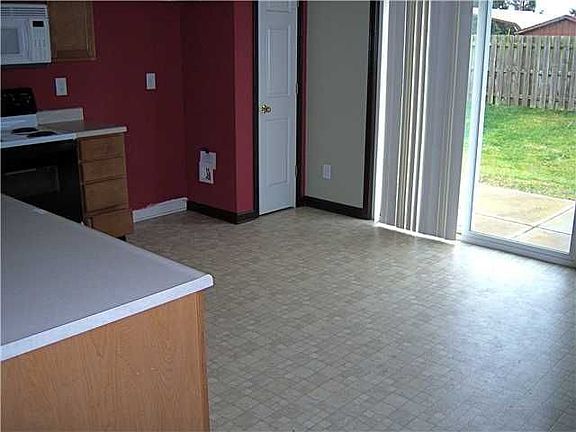 4th image of 720 Bluff Creek Dr