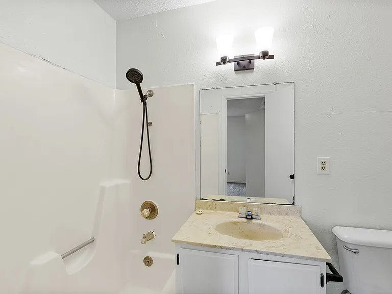 Chestnut Place Apartments — Photo 41