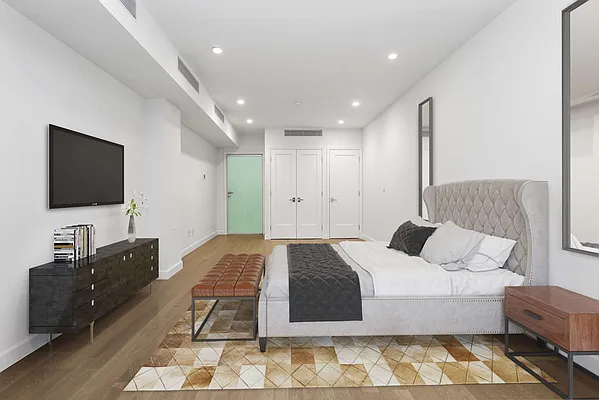 Rented by Compass | media 50