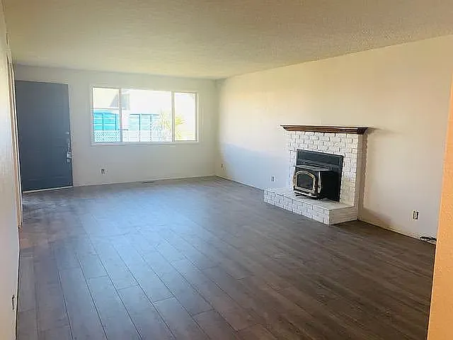 120 Cleveland St NE — Photo 3