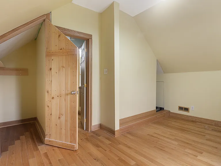 38 Marlborough Ave — Photo 16