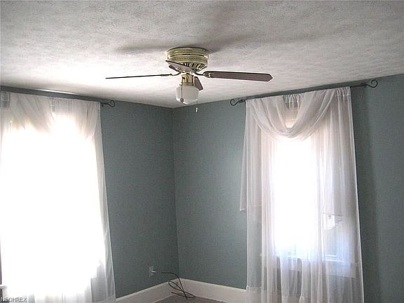 5th image of 128 Stevenson Dr