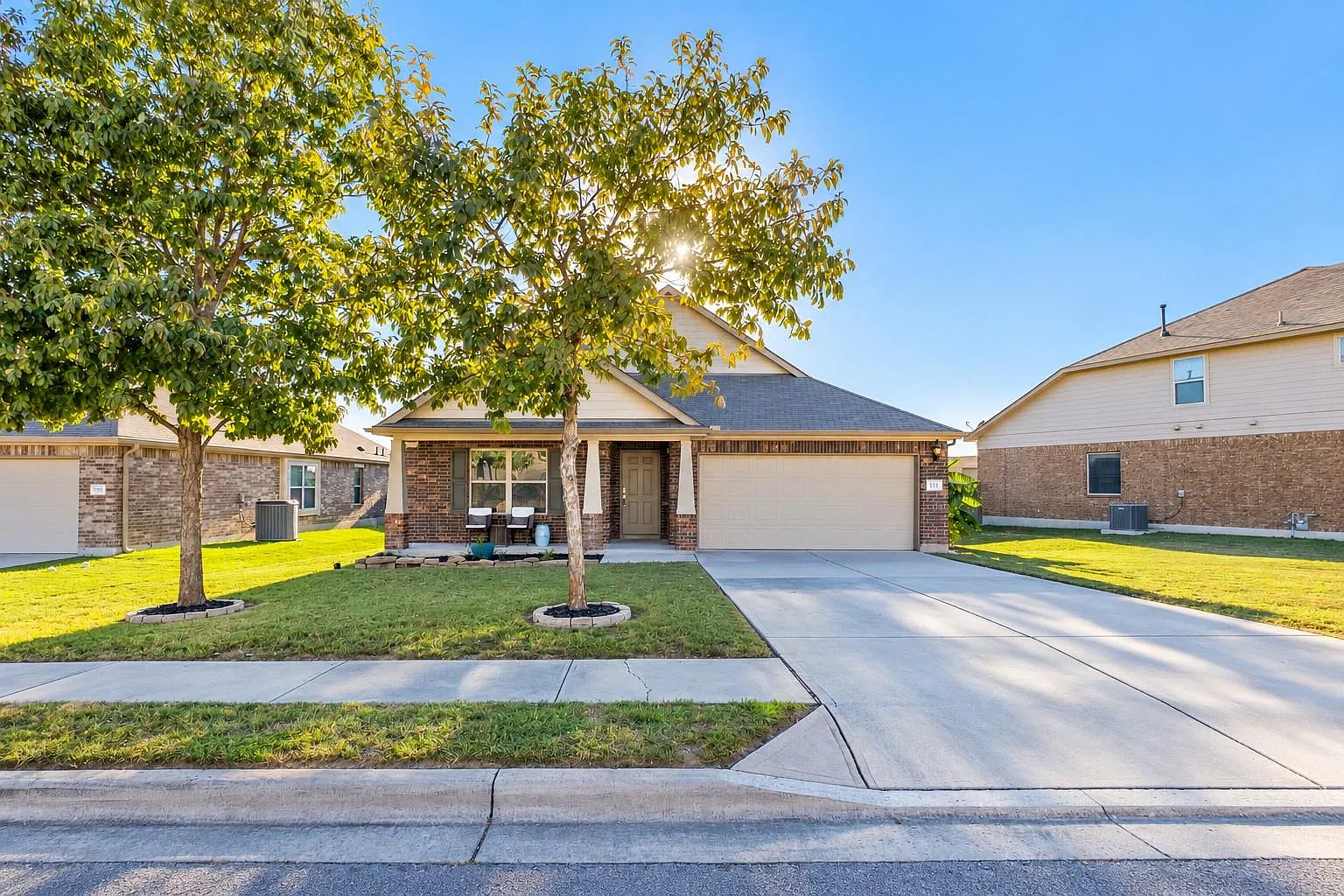 4 bed, 2.5 bath, 2132 sqft, $2,300 — Photo 2