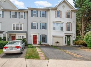 45425 Clarkes Crossing Sq, Sterling, VA 20164